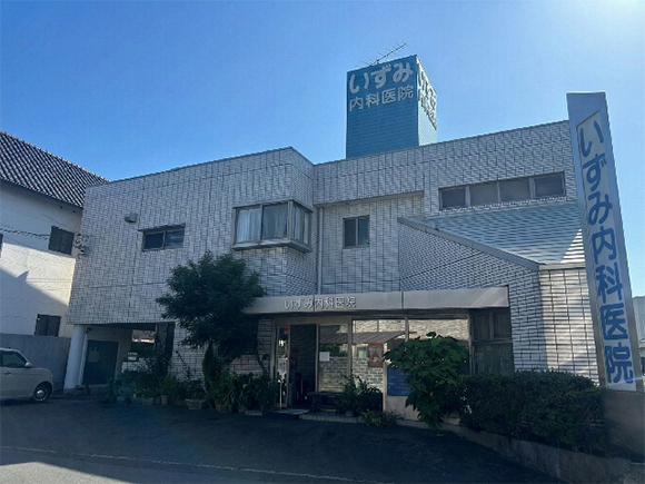 道路左側に病院